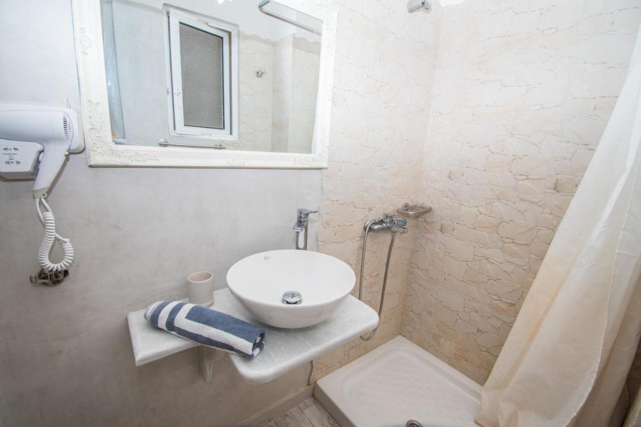 Alexandros Aparthotel Poros Town Exterior photo